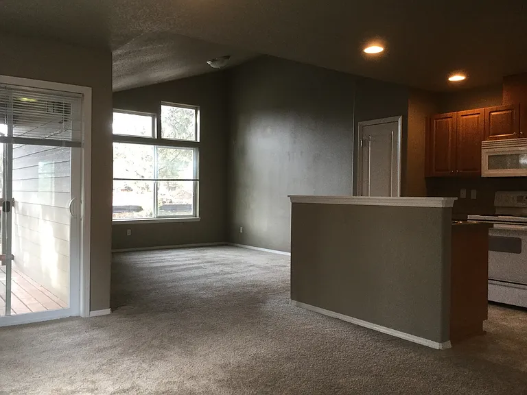 375 SW Garfield — Photo 2