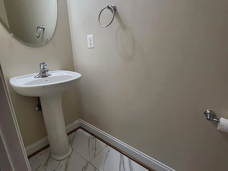 15886 Mackenzie Manor Dr — Photo 24