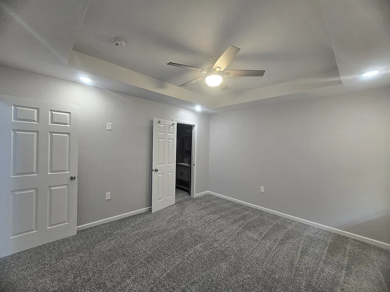 4939 Woodland Ave — Photo 17