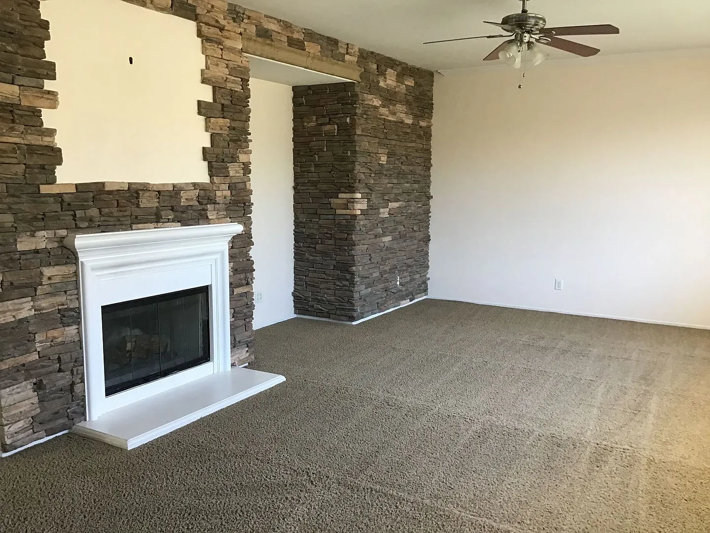 Beautiful 2 Story West Lancaster Home Offering 3024 sq. ft Near Quartz Hill High School — Photo 4