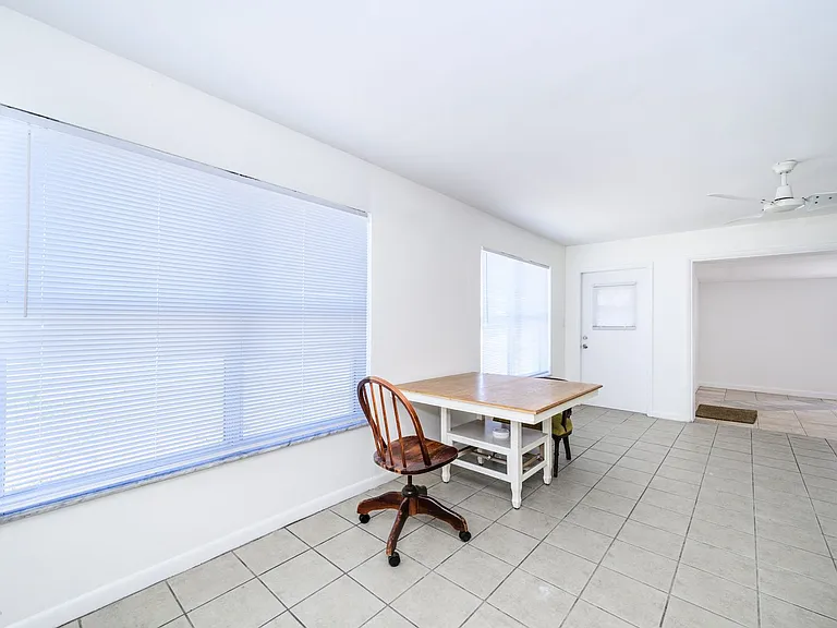 510 Sharon Cir — Photo 11