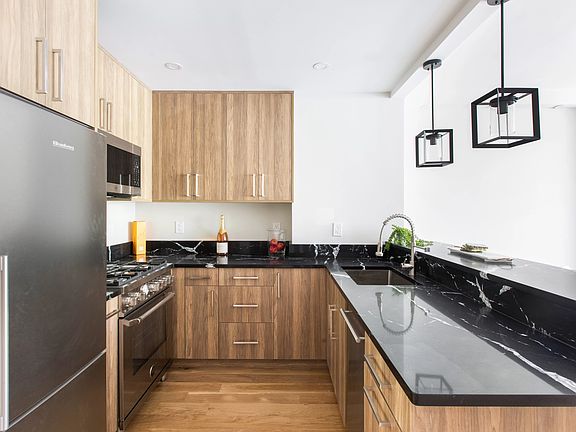 3rd image of 127 E 30th St APT 5B