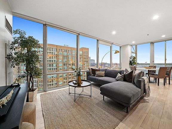 4th image of 653 N Kingsbury St APT 1501
