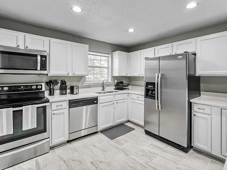 Beautifully Renovated Kitchen