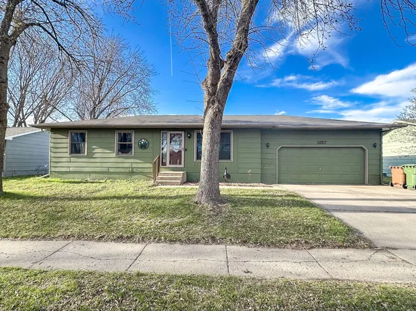 1127 12th St S, Brookings, SD 57006