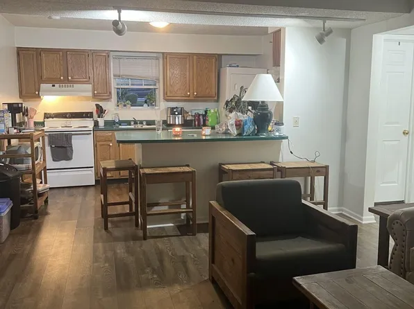 15 S Shafer St APT 402, Athens, OH 45701