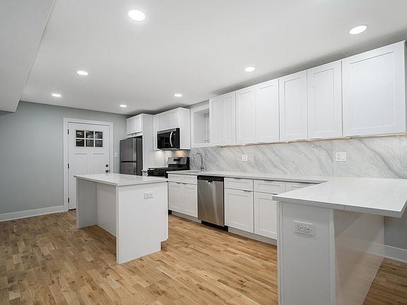 4th image of 3942 N Bell Ave #G