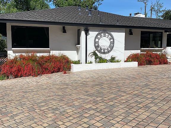 5th image of 18461 Hillview Dr