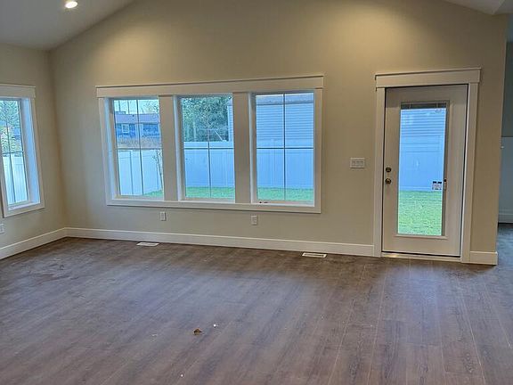 5th image of 230 Moonlight Dr