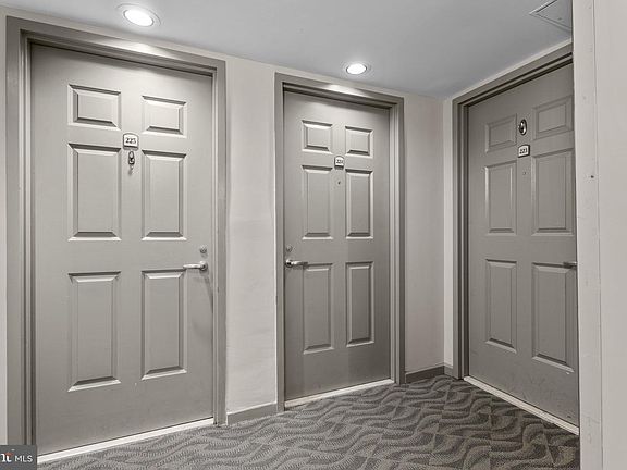 2nd image of 880 N Pollard St APT 224
