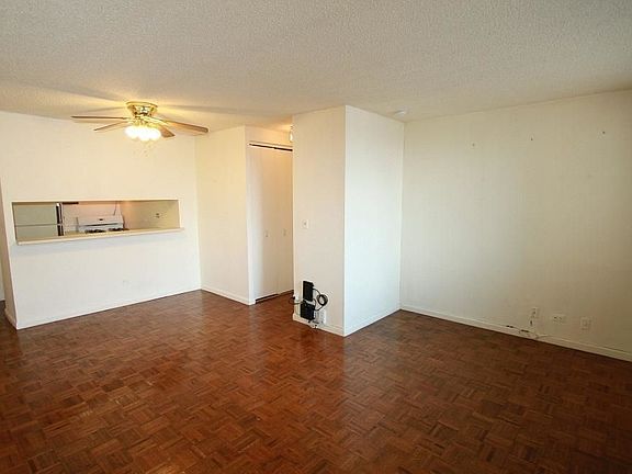 5th image of 30 W 61st St APT 15H