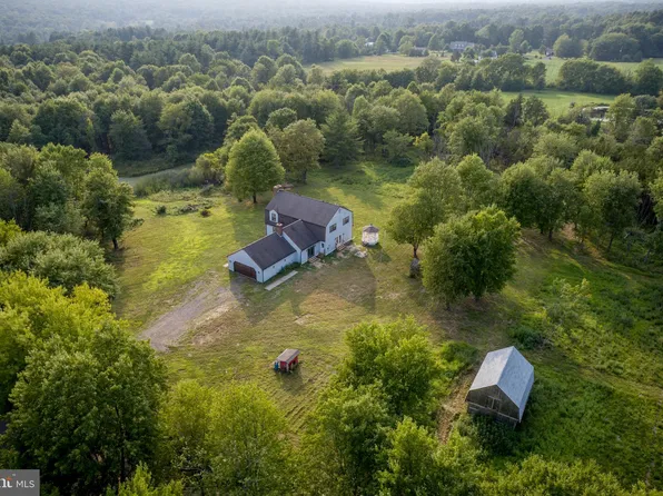 275 Park Dr W, Kintnersville, PA 18930