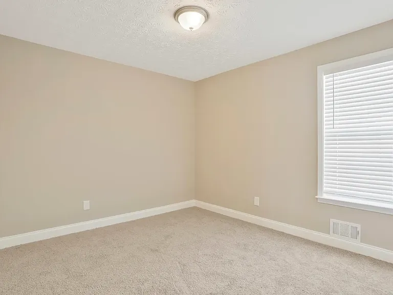 304 Jasmine Dr — Photo 10