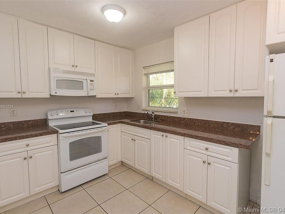 1st image of 3260 NE 19th Ave APT 19