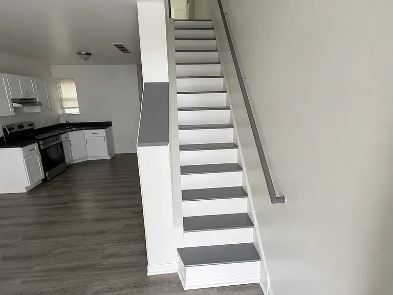 125 N Wilton St — Photo 4