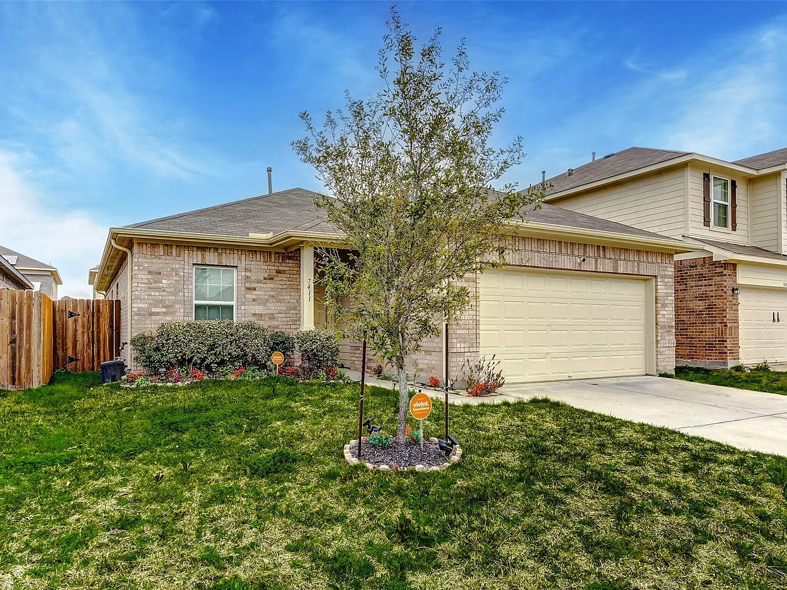 3 bed, 2.0 bath, 1679 sqft, $2,100 — Photo 3