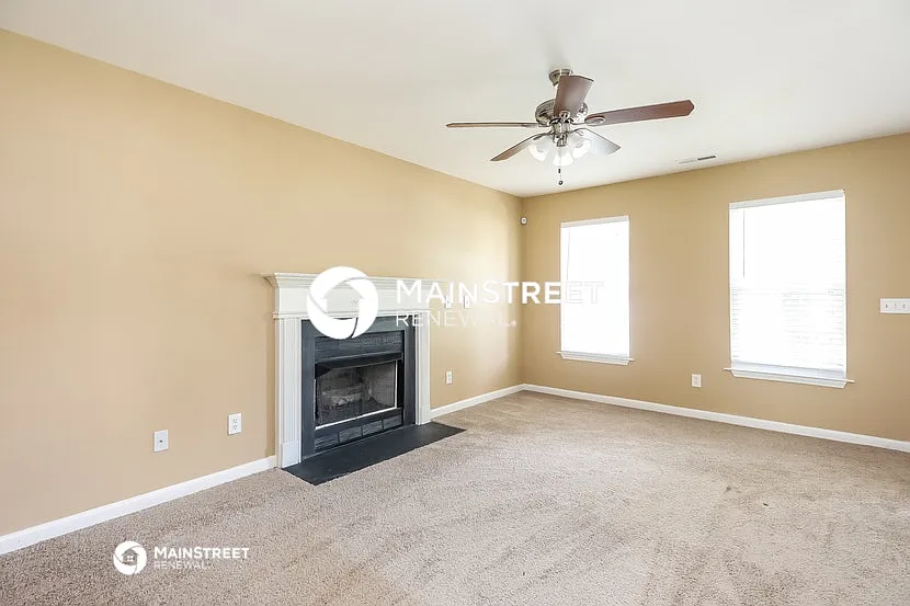 711 Walnut Crossing Dr — Photo 3