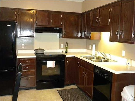 3rd image of 207 Loach Dr