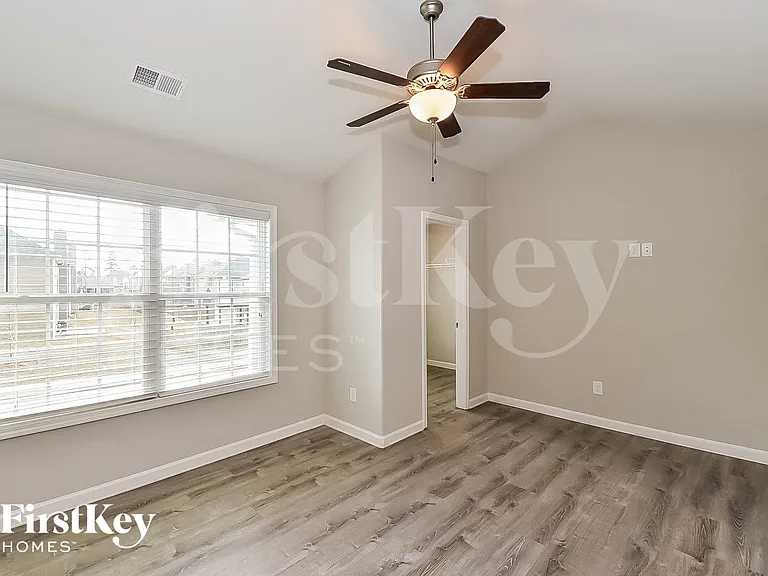 273 Cliffhaven Cir — Photo 2