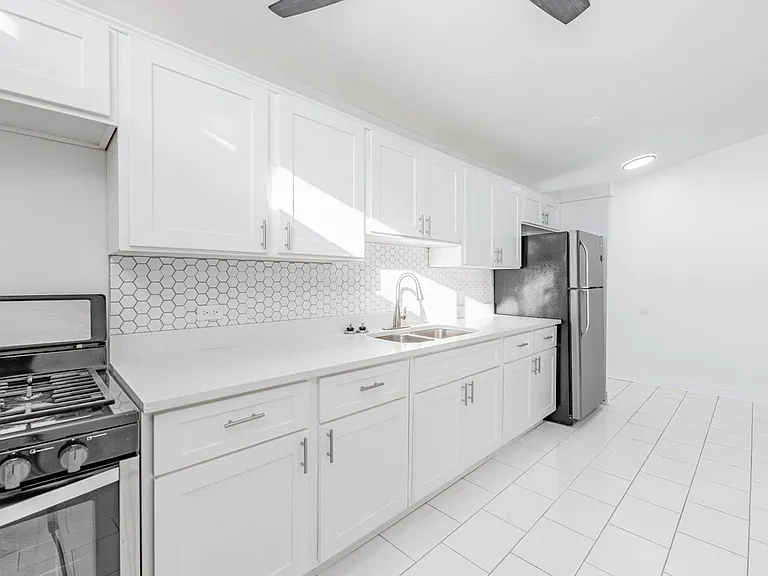 4120 Greenbrier Ln — Photo 4