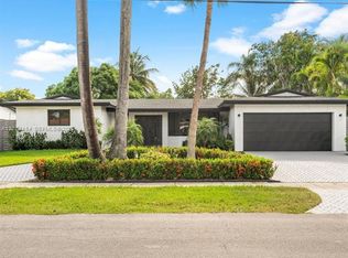2340 NE 194th St, Miami, FL 33180