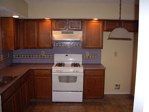 4th image of 4846 Cairnsean St