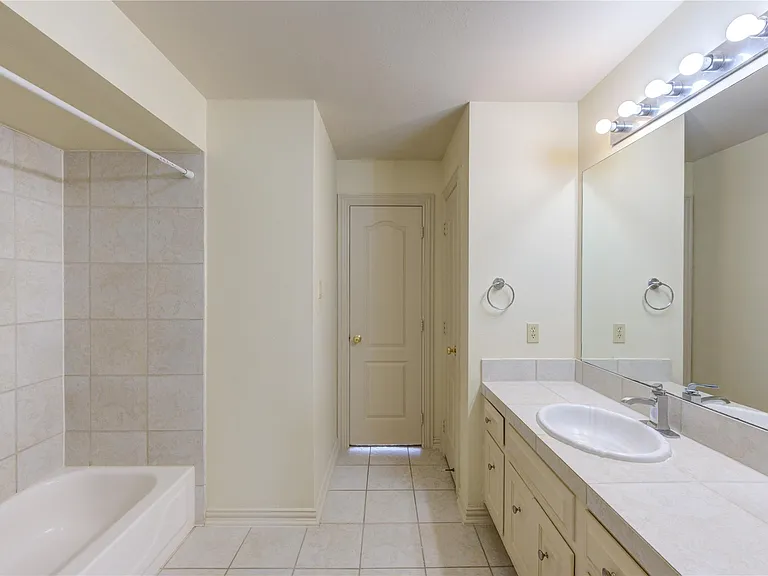 1502 Ashbury Park Ln — Photo 35