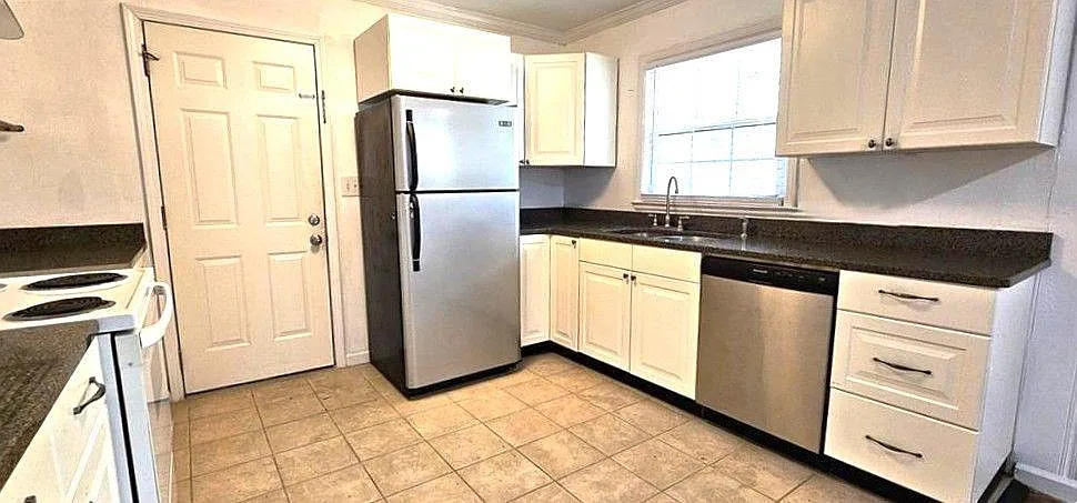 3 bed, 2.0 bath, 1200 sqft, $1,850 — Photo 4