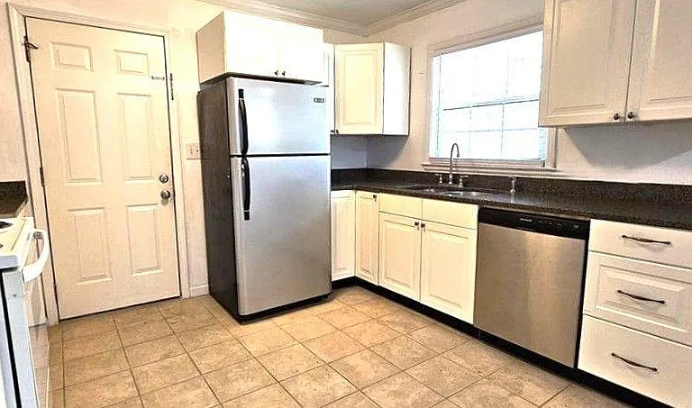 2833 Rockcliff Rd SE — Photo 4