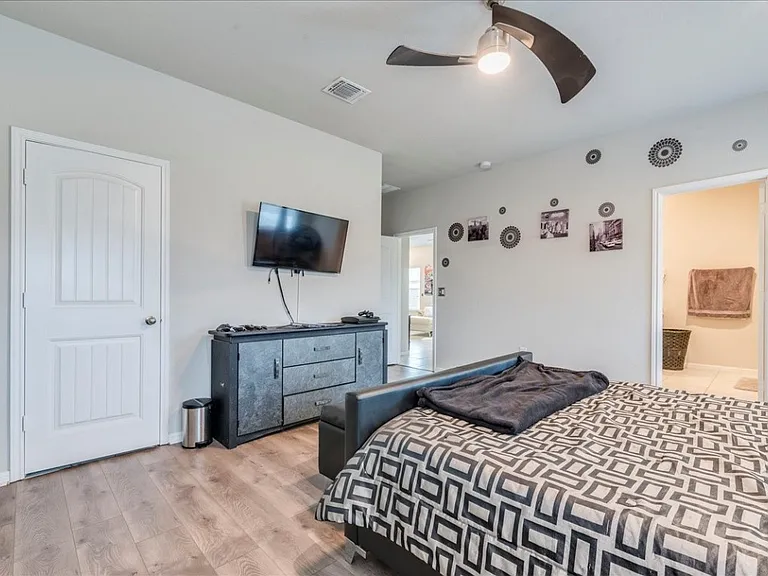 9806 Baden Ln #9806 — Photo 18