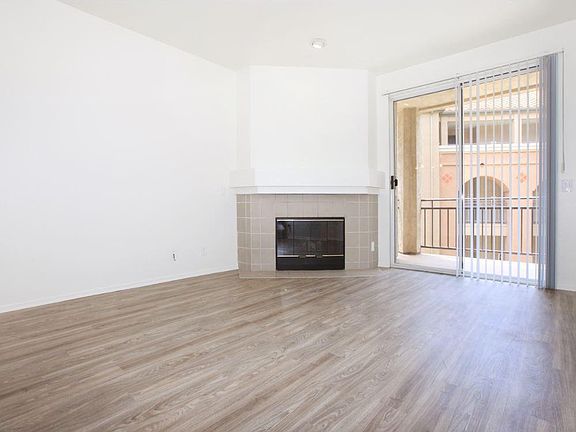 5th image of 780 Camino De La Reina APT 343