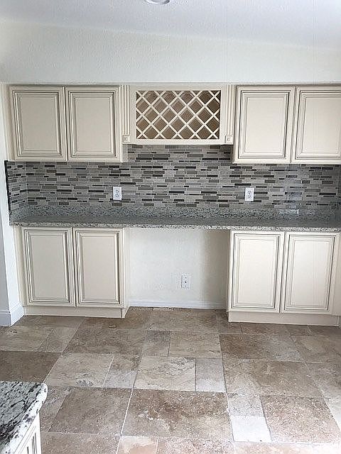 1st image of 615 Balfour Dr