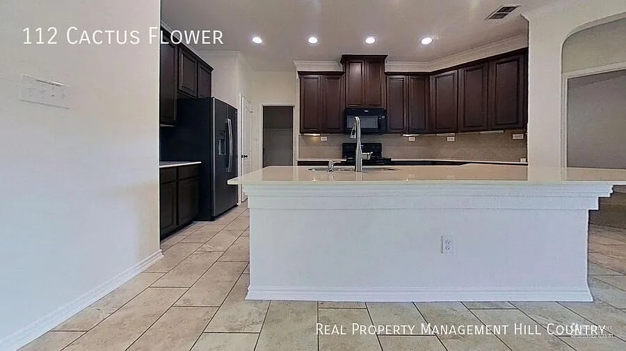 4-Bed 2.5-Bath Move-In Ready in Herff Ranch — Photo 2