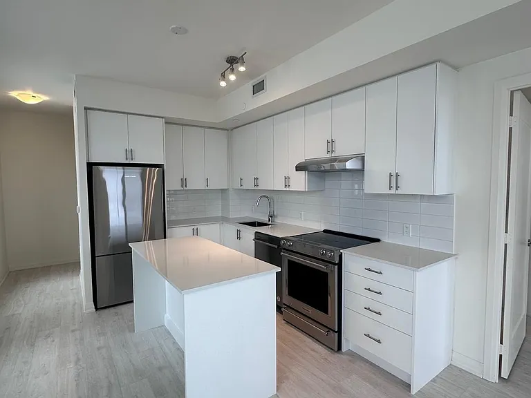 8960 Jane St #709 — Photo 13