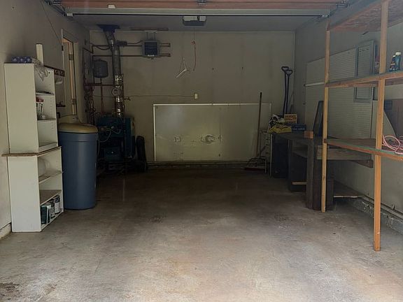 4th image of 2641 Silver St