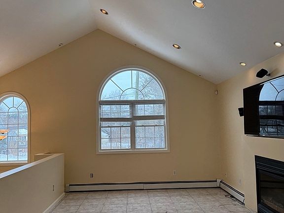 4th image of 1015 Forbes St