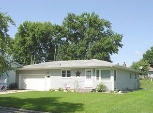 203 Santa Barbara Dr, Marshalltown, IA 50158