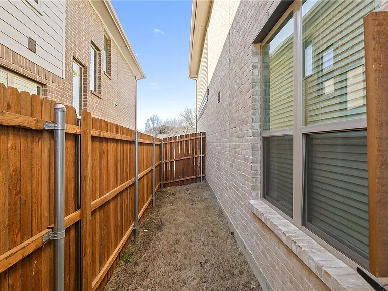 6717 Glimfeather Dr — Photo 21