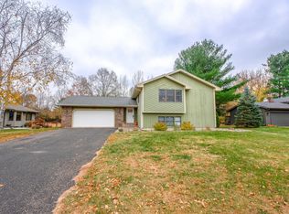 1116 Grandview Dr, Hudson, WI 54016