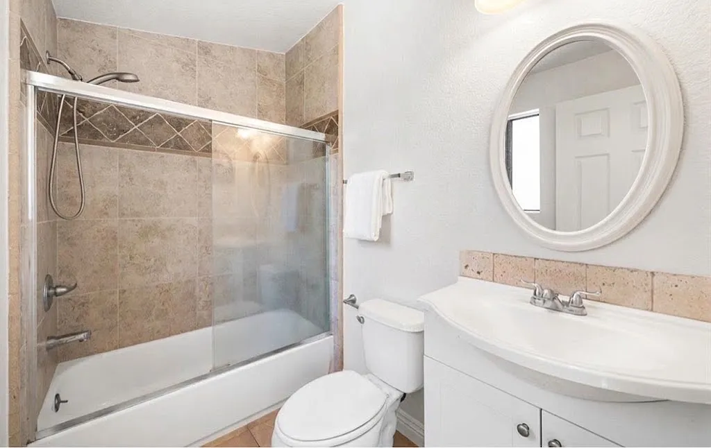 3 bed, 1120 sqft, $4,750 — Photo 4