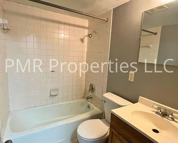 629 Franklin Ave — Photo 5