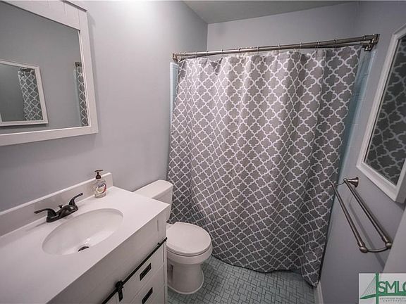 Completed Nov. 2017, hall bath renovation