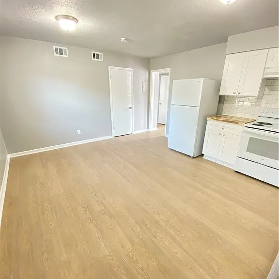 113 Woodhouse Ln #B — Photo 7