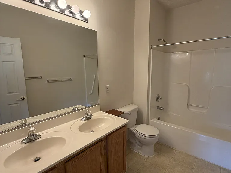 9008 Executive Club Dr — Photo 14
