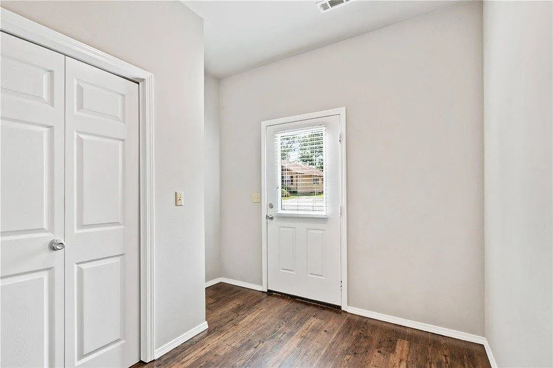 2 bed, 1700 sqft, $1,350 — Photo 4