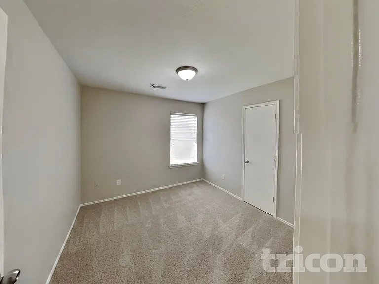 1403 Glens Ferry Ln — Photo 10