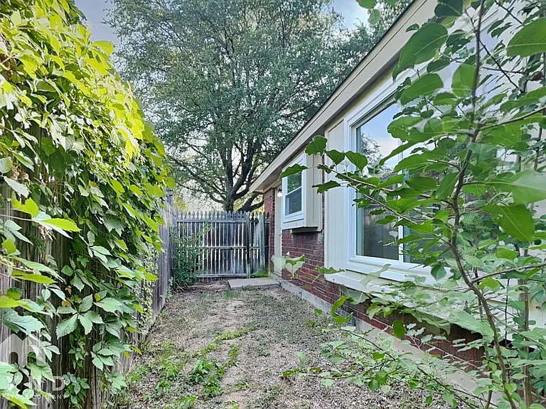 8704 Tigris Trl — Photo 23