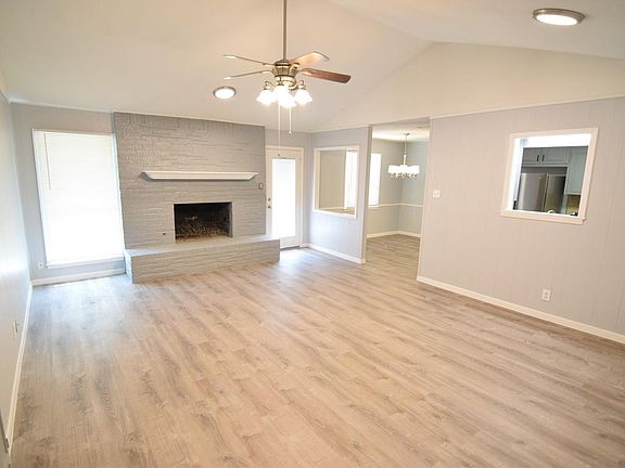 5th image of 3906 Erie Dr