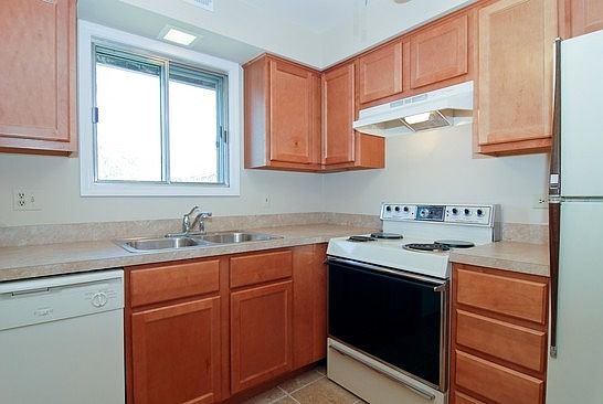 3rd image of 5225 James Ln APT 1411