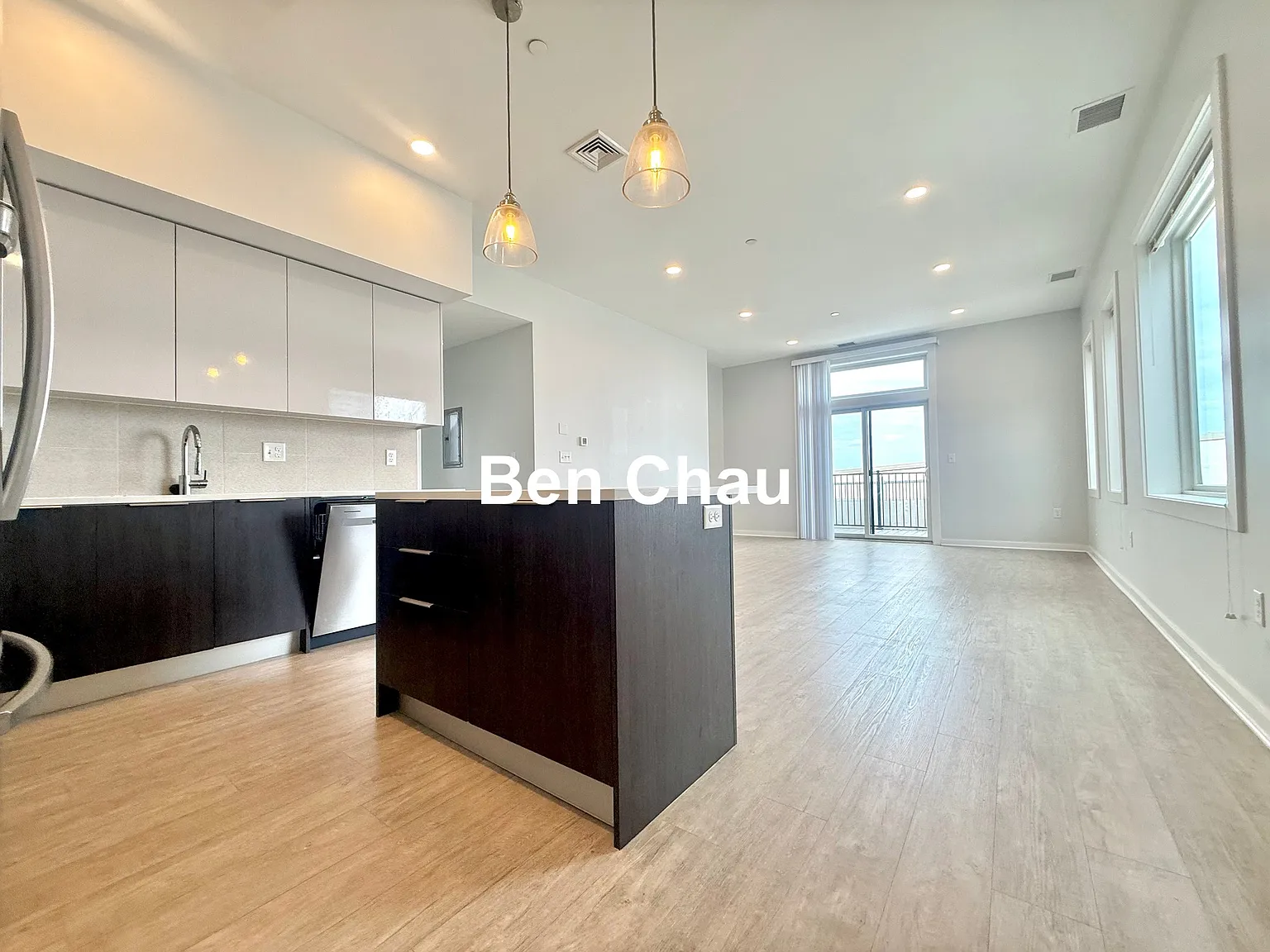 2 bed, 1072 sqft, $4,300 — Photo 4